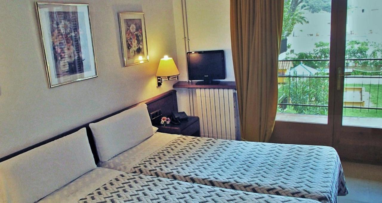 Hotel La Masia ลาเอสตาร์ติต ภายนอก รูปภาพ