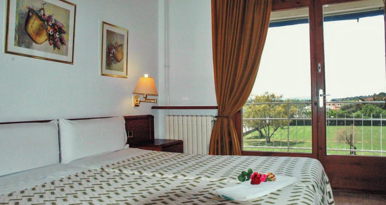Hotel La Masia ลาเอสตาร์ติต ภายนอก รูปภาพ